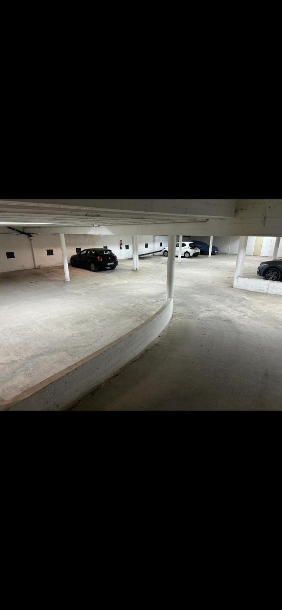 Appartement Spacieux Avec Terrasse Et Garage Prive Bruxelles Extérieur photo